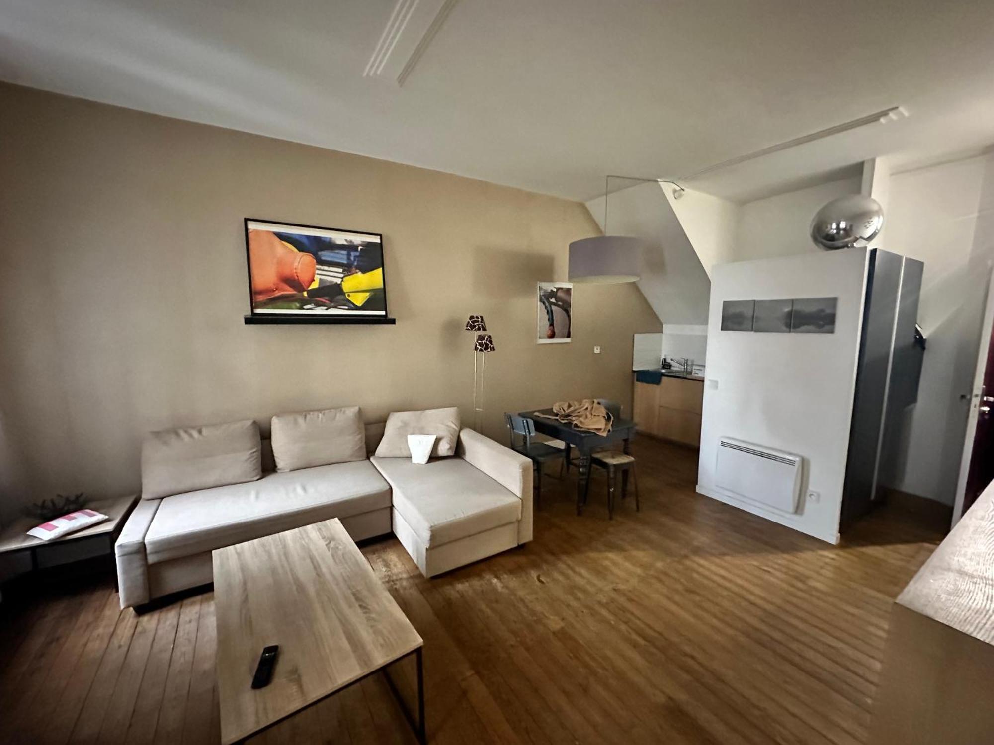 Standing Apartment T2 Near The Train Station And Tours Exterior photo